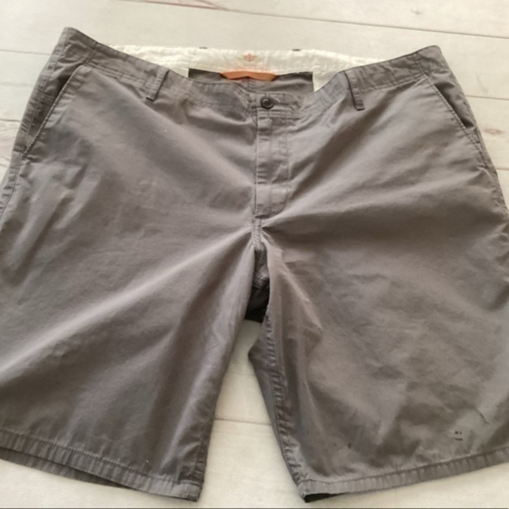 MENS DOCKERS  SHORTS SIZE 40